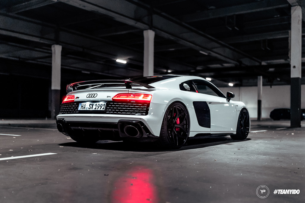 AUDI R8